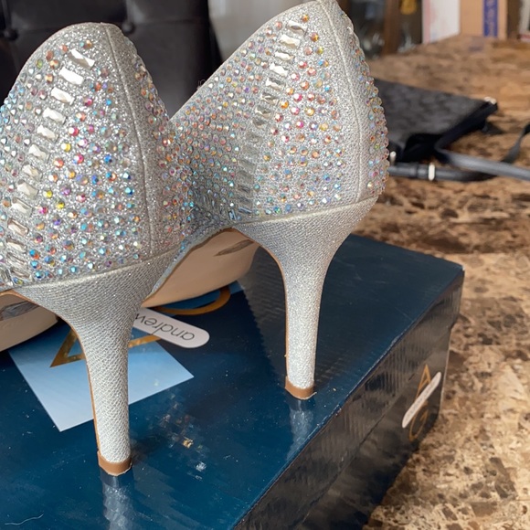 Heels with matching purse - Picture 10 of 15